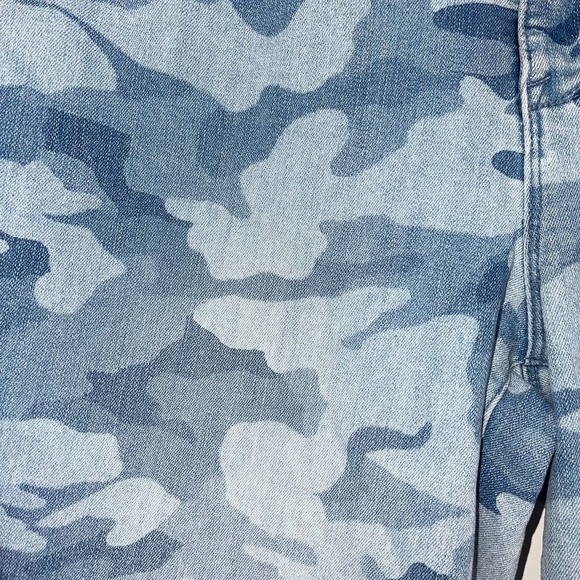STYLE & CO SKINNY CURVY MID RISE TUMMY CONTROL BLUE CAMO 5 POCKET JEANS SIZE 6 - Picture 3 of 6